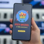 Pessoa segurando um Galaxy S26 Ultra com tela de desconto