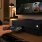 Discos em mídia digital no Xbox com um disco sendo inserido.